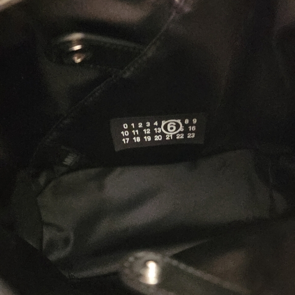 MM6 Maison Margiela Black Triangle Classic Crossbody Bag - Picture 4 of 8